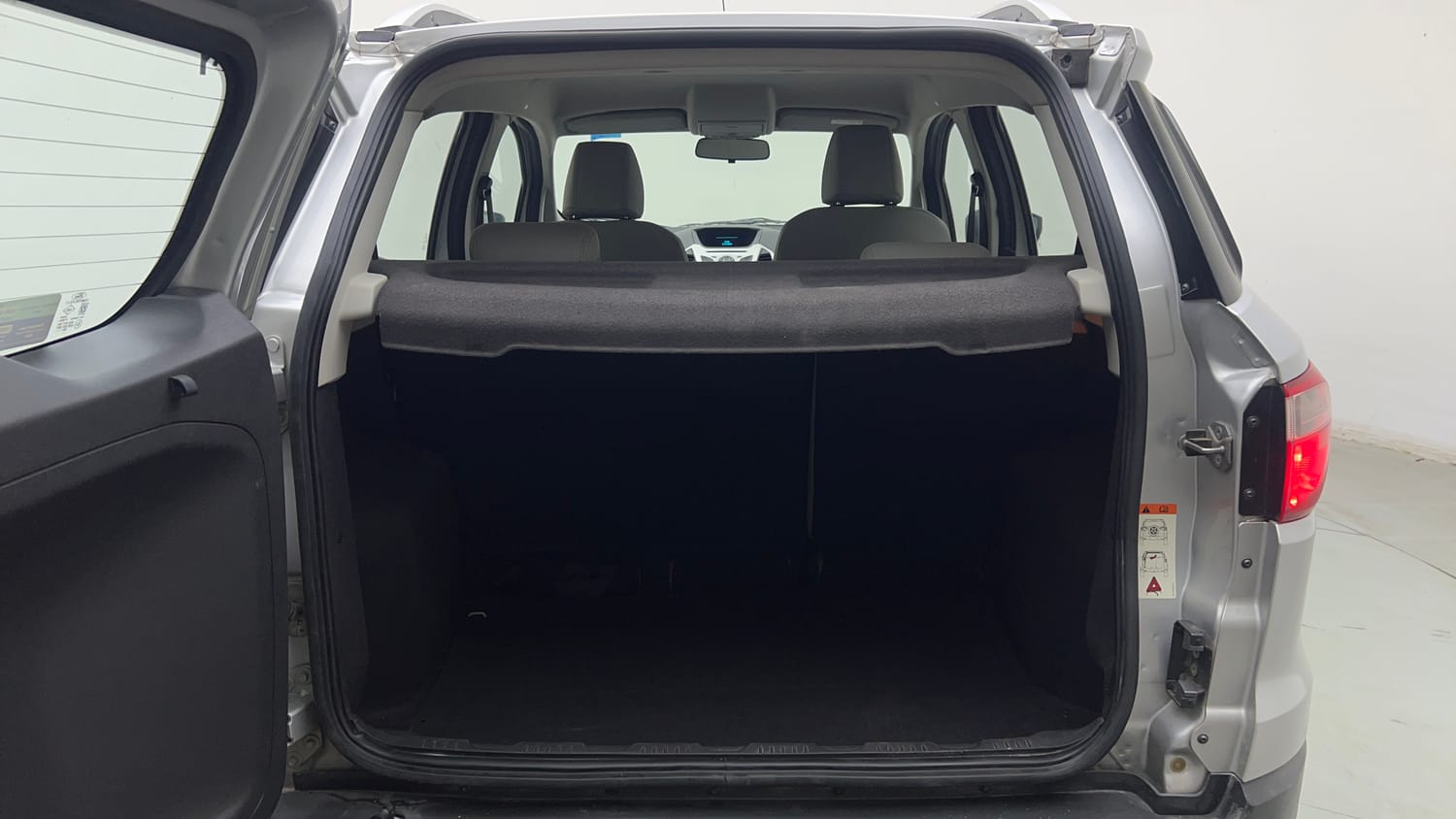 Used 2016 Ford EcoSport Titanium 1.5L Ti-VCT AT Petrol Automatic interior DICKY INSIDE VIEW