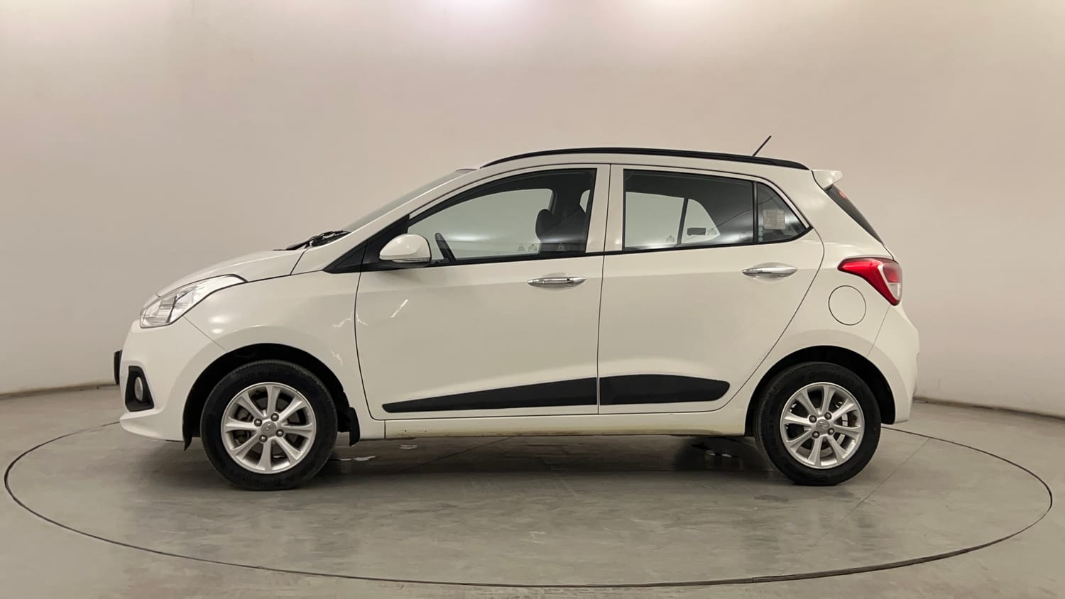 Used 2014 Hyundai Grand i10 Asta AT 1.2 Kappa VTVT Petrol Automatic exterior LEFT SIDE VIEW