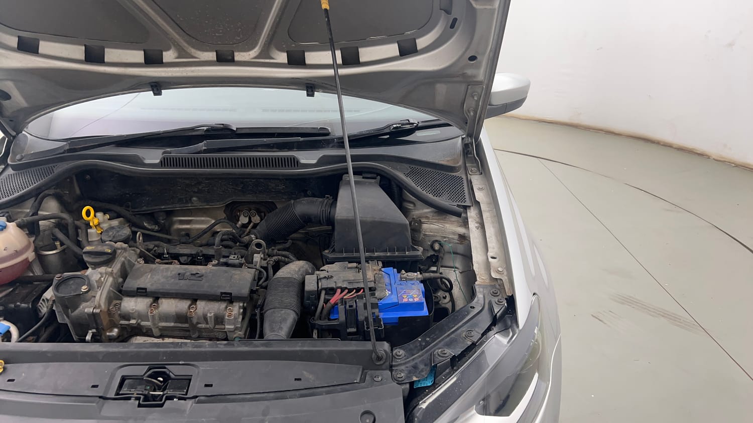 Used 2014 Volkswagen Polo Trendline 1.2L (P) Petrol Manual engine ENGINE LEFT SIDE HINGE & APRON VIEW