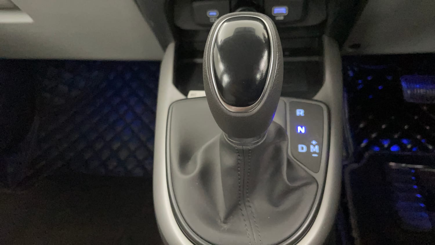 Used 2024 Hyundai Grand i10 Nios Asta 1.2 Kappa AMT Petrol Automatic interior GEAR  KNOB VIEW