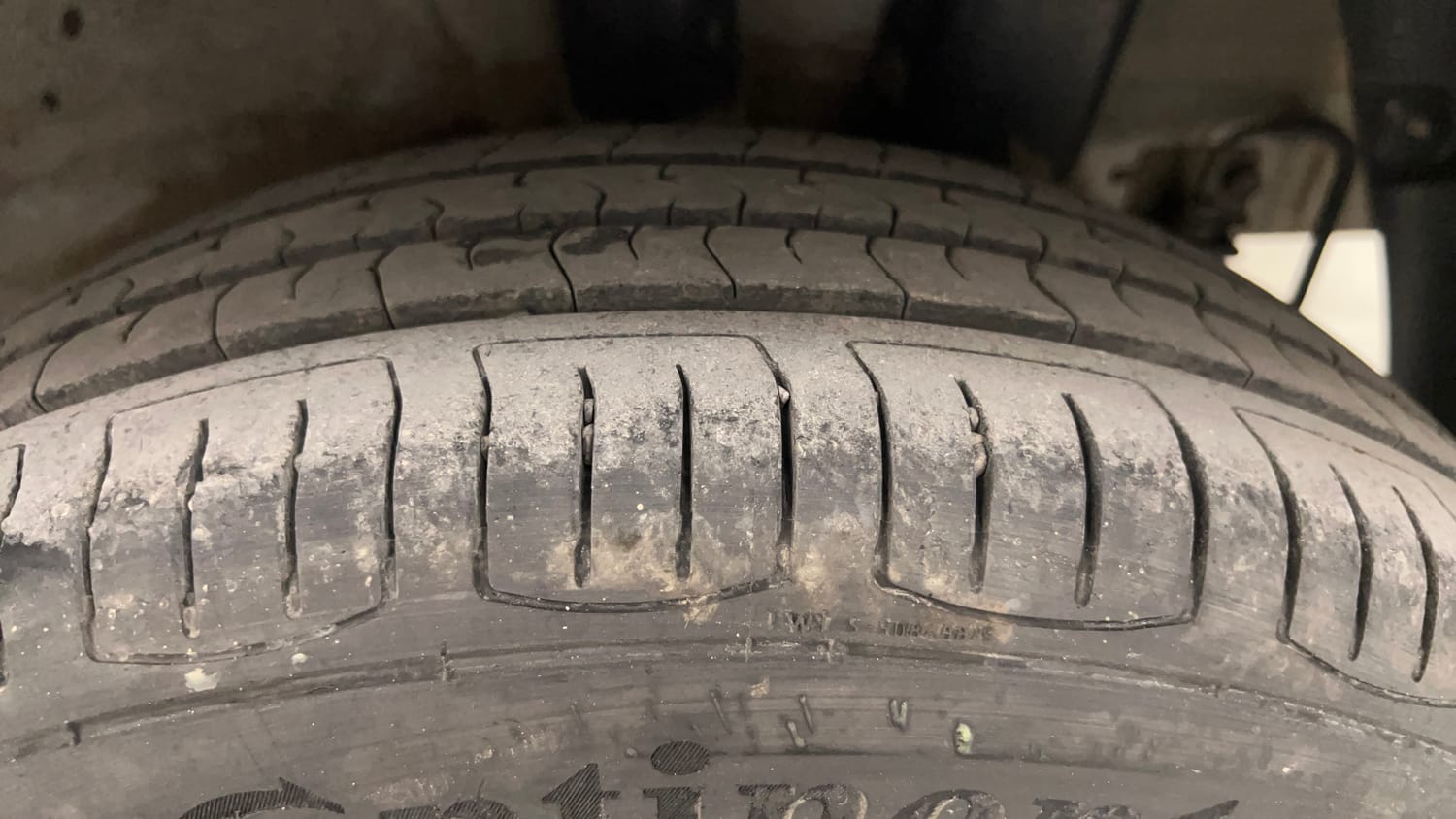 Used 2014 Hyundai Grand i10 Asta AT 1.2 Kappa VTVT Petrol Automatic tyres LEFT REAR TYRE TREAD VIEW