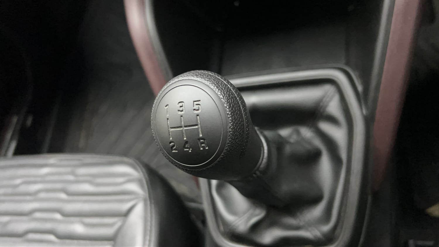 Used 2025 Maruti Suzuki Grand Vitara Delta Smart Hybrid Petrol Manual interior GEAR  KNOB VIEW