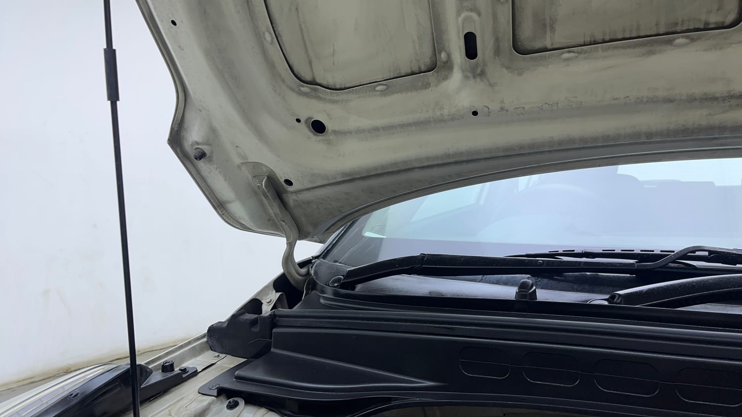 Used 2018 Hyundai Creta SX 1.6 CRDI (O) Diesel Manual engine ENGINE RIGHT SIDE HINGE & APRON VIEW