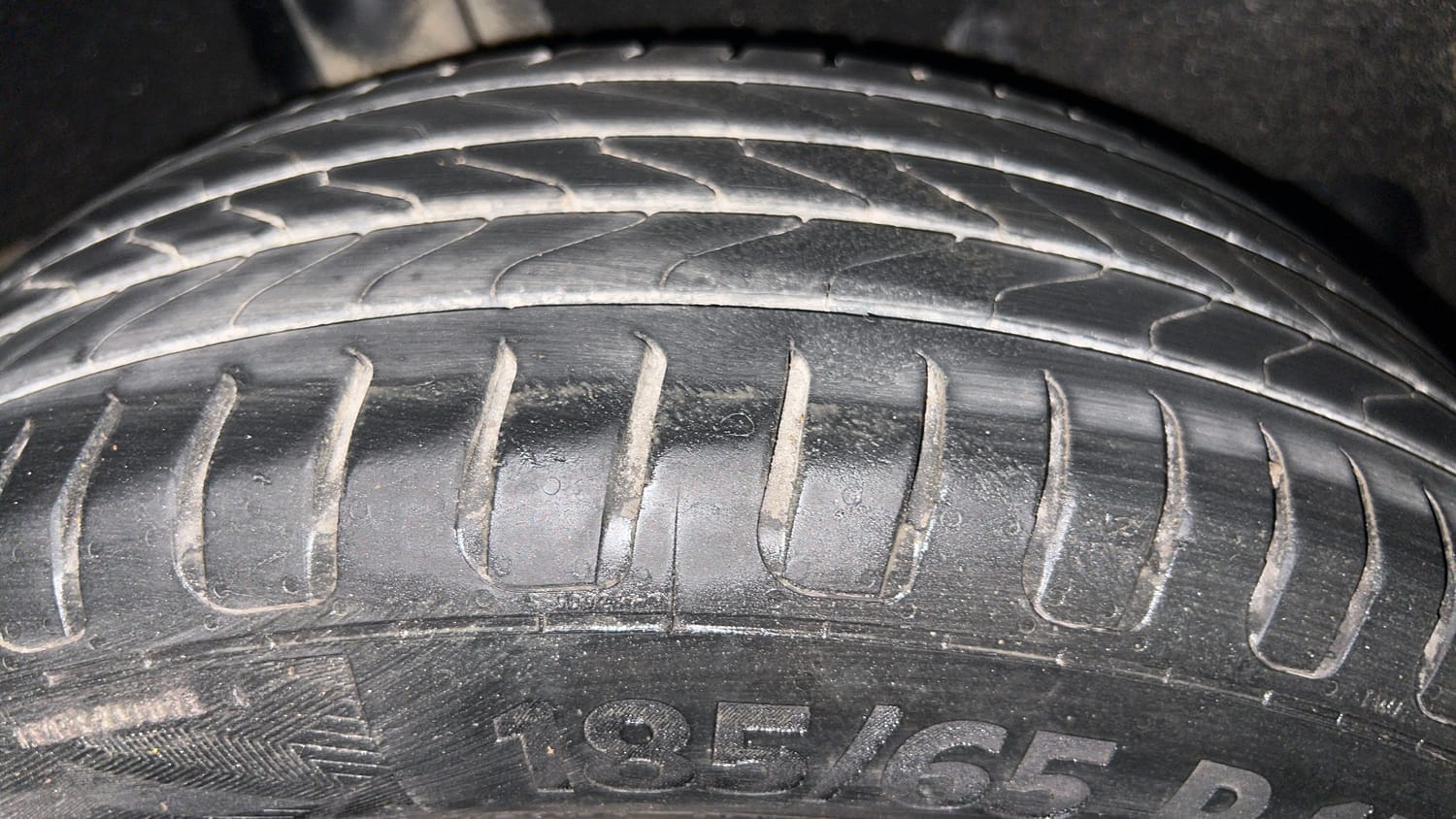Used 2019 Maruti Suzuki Baleno Delta 1.2 Petrol Manual tyres RIGHT REAR TYRE TREAD VIEW