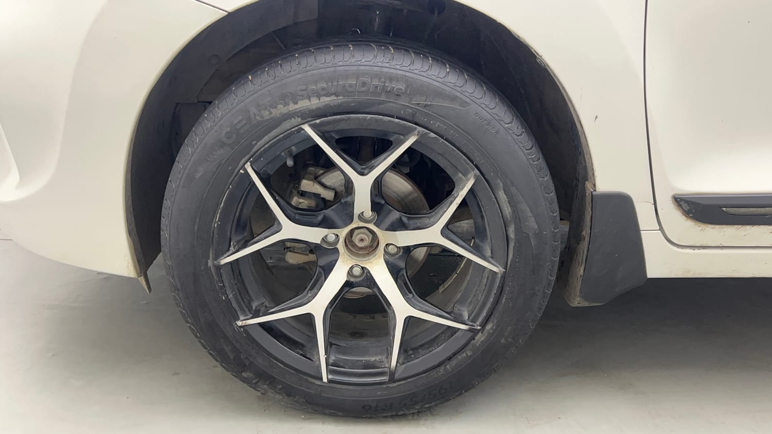 Used 2021 Maruti Suzuki Baleno Delta Petrol Manual tyres LEFT FRONT TYRE RIM VIEW