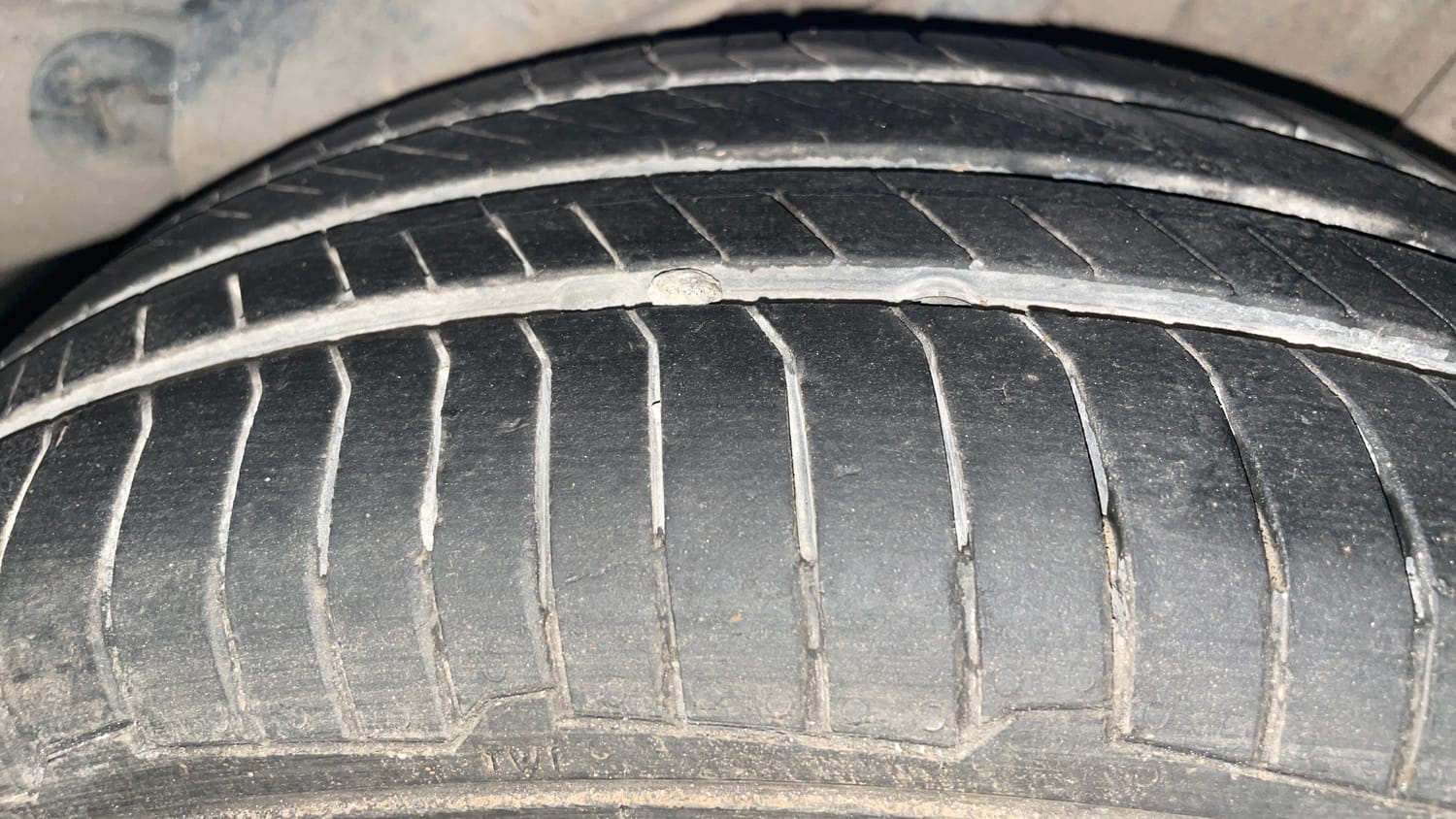Used 2014 Honda Amaze 1.2 S AT i-VTEC Petrol Automatic tyres LEFT REAR TYRE TREAD VIEW