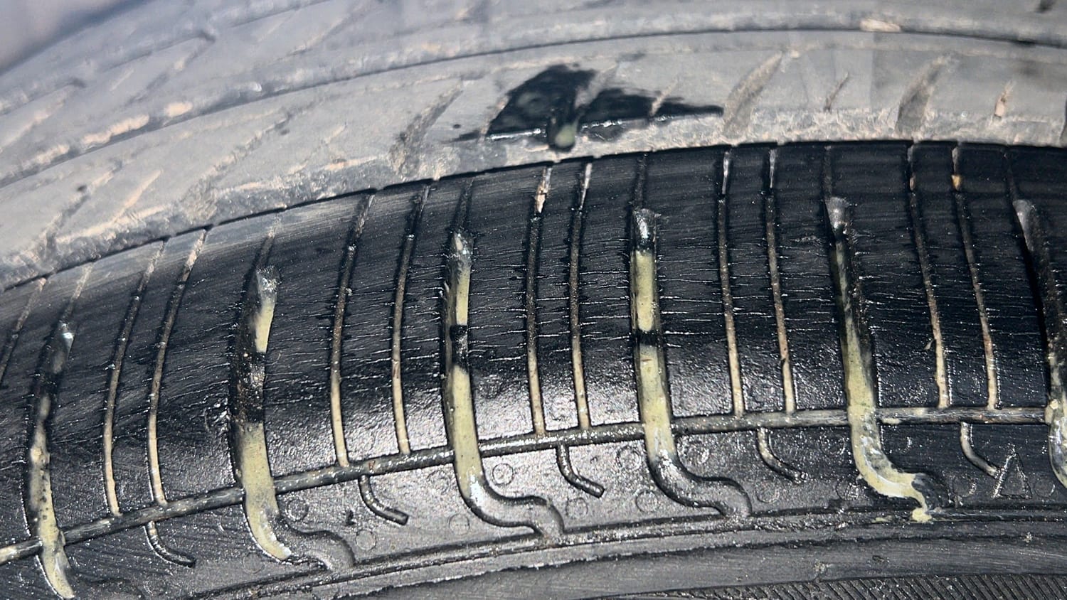 Used 2019 Maruti Suzuki Ciaz Delta Hybrid 1.5 Petrol Manual tyres RIGHT REAR TYRE TREAD VIEW