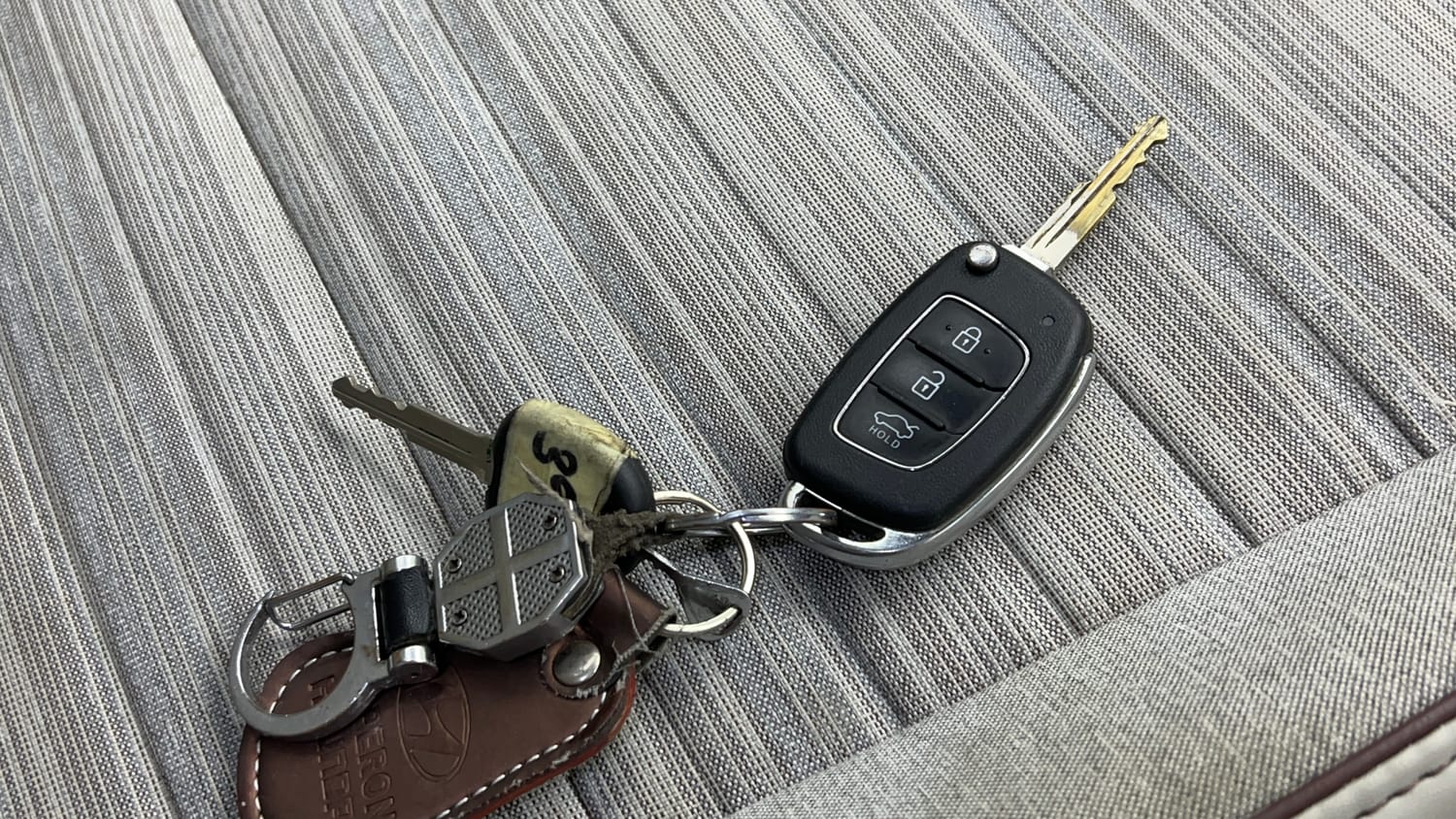 Used 2021 Hyundai Aura S 1.2 AMT Petrol Petrol Automatic extra CAR KEY VIEW