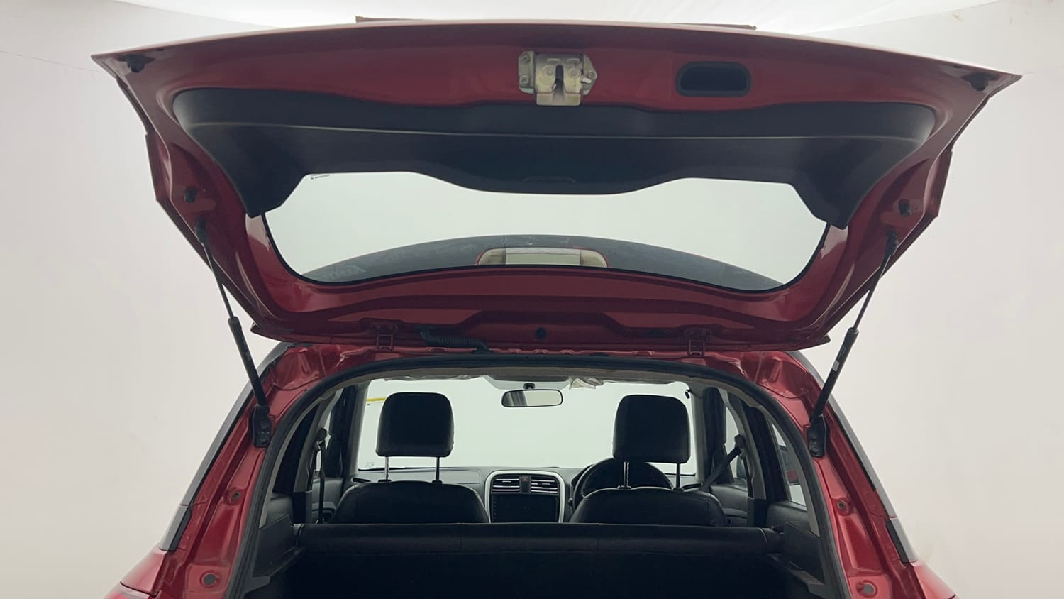 Used 2019 Maruti Suzuki Vitara Brezza [2016-2020] LDi Diesel Manual interior DICKY DOOR OPEN VIEW