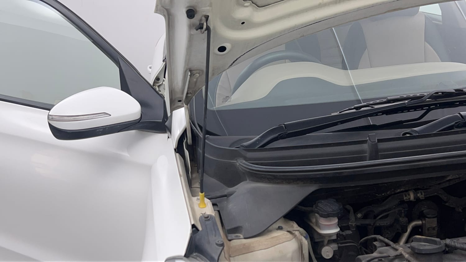 Used 2019 Hyundai Elite i20 Sportz 1.2 Petrol Manual engine ENGINE RIGHT SIDE HINGE & APRON VIEW