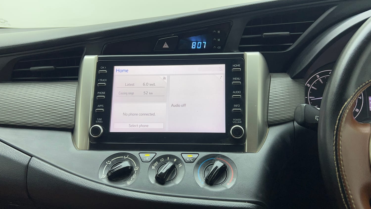 Used 2022 Toyota Innova Crysta GX 2.7 AT 7 STR Petrol Automatic top_features Integrated (in-dash) music system