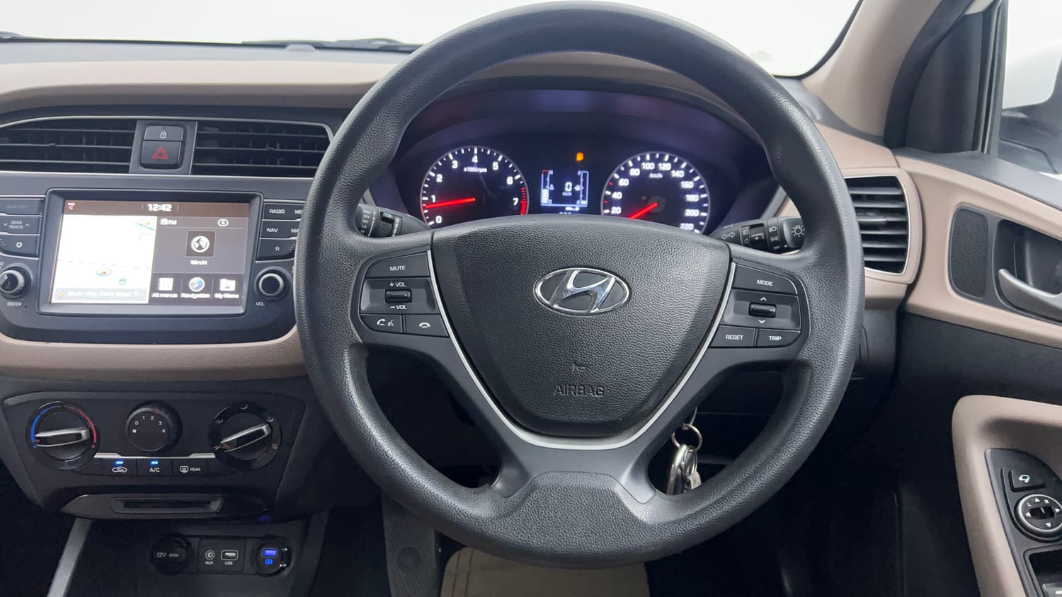 Used 2019 Hyundai Elite i20 Sportz 1.2 Petrol Manual interior STEERING VIEW
