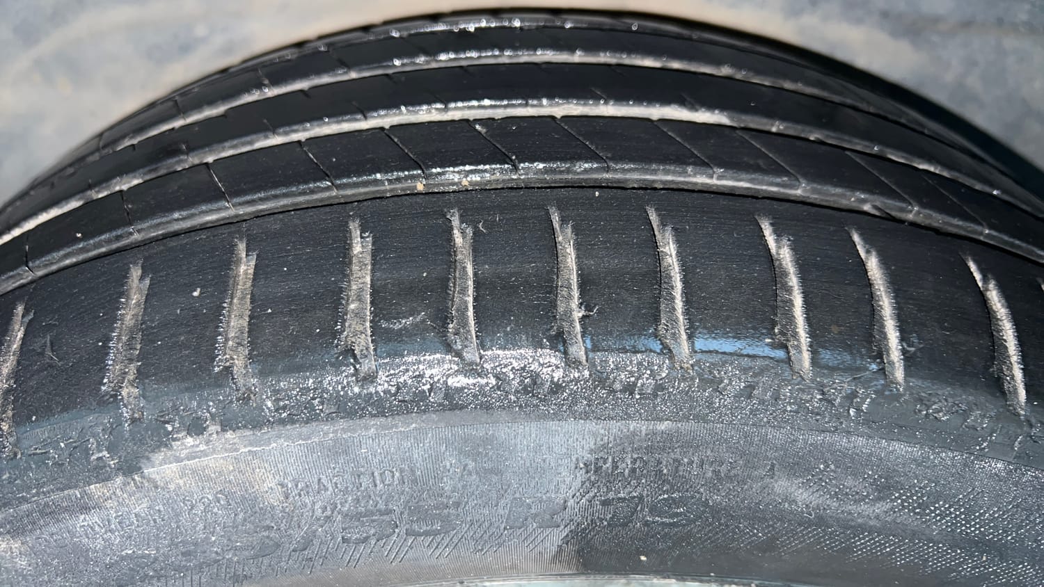 Used 2018 Tata Hexa XTA 4x2 7 STR Diesel Automatic tyres LEFT REAR TYRE TREAD VIEW