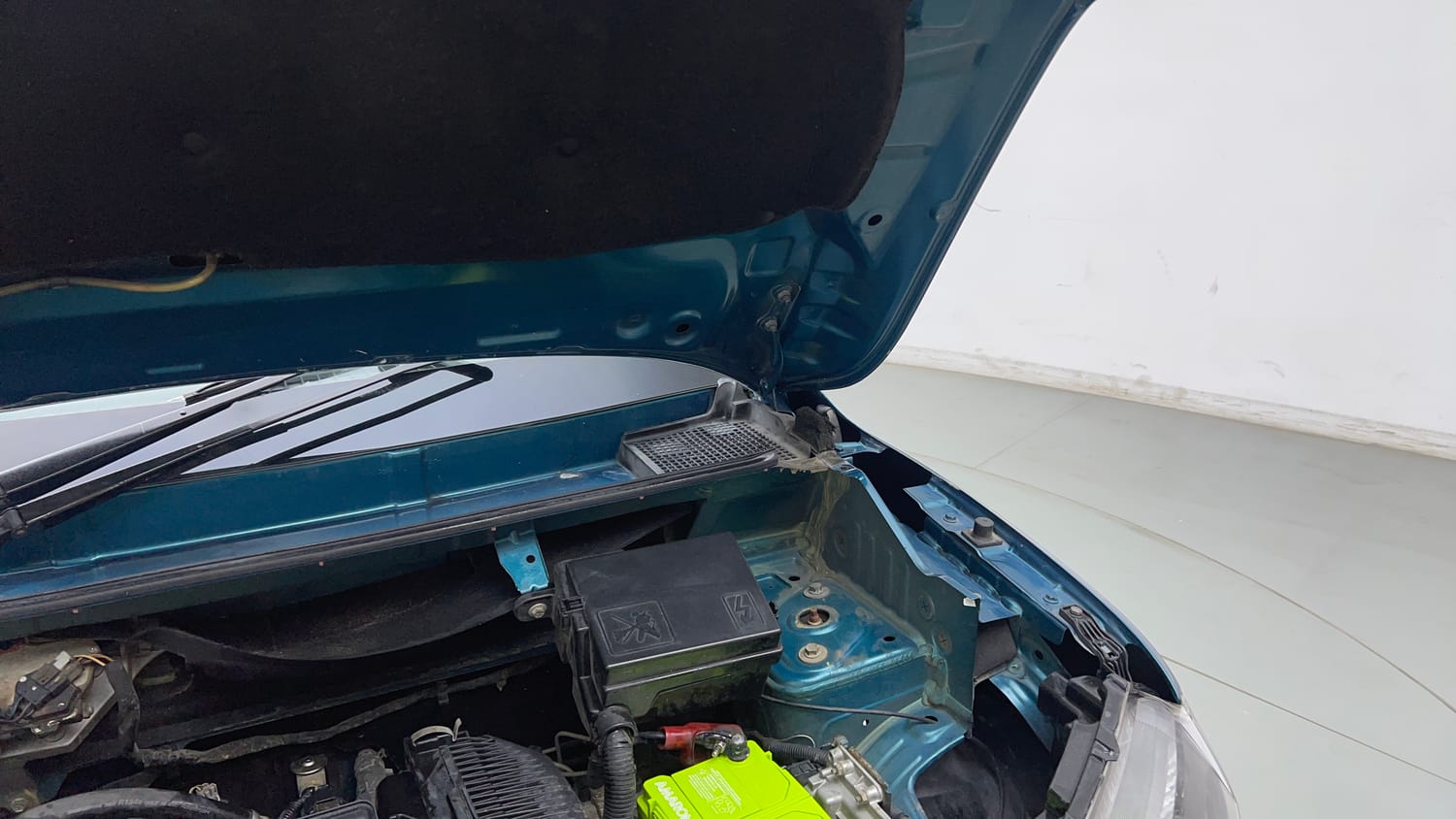 Used 2021 Renault Kwid RXT 1.0 AMT (O) Petrol Automatic engine ENGINE LEFT SIDE HINGE & APRON VIEW