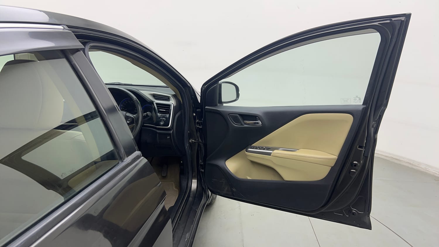 Used 2016 Honda City VX Petrol Manual interior RIGHT FRONT DOOR OPEN VIEW