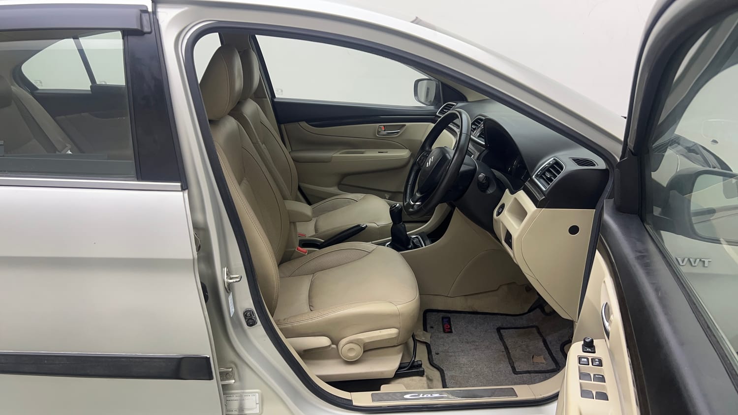 Used 2015 Maruti Suzuki Ciaz ZXI+ Petrol Manual interior RIGHT SIDE FRONT DOOR CABIN VIEW