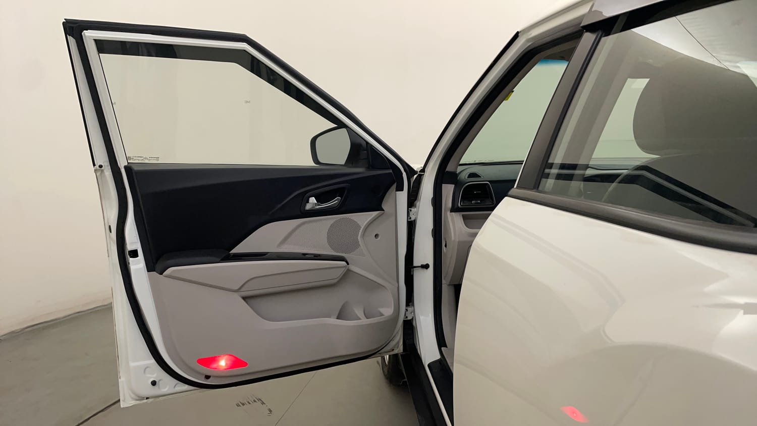 Used 2021 Mahindra XUV 300 W8 1.2 Petrol Petrol Manual interior LEFT FRONT DOOR OPEN VIEW