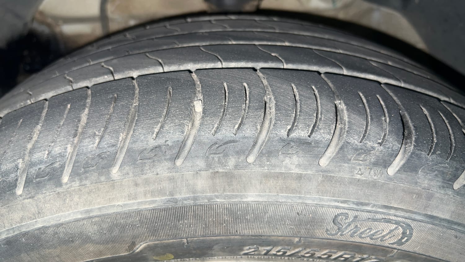 Used 2022 Mahindra XUV 300 W8 (O) 1.2 Petrol AMT Petrol Automatic tyres LEFT FRONT TYRE TREAD VIEW
