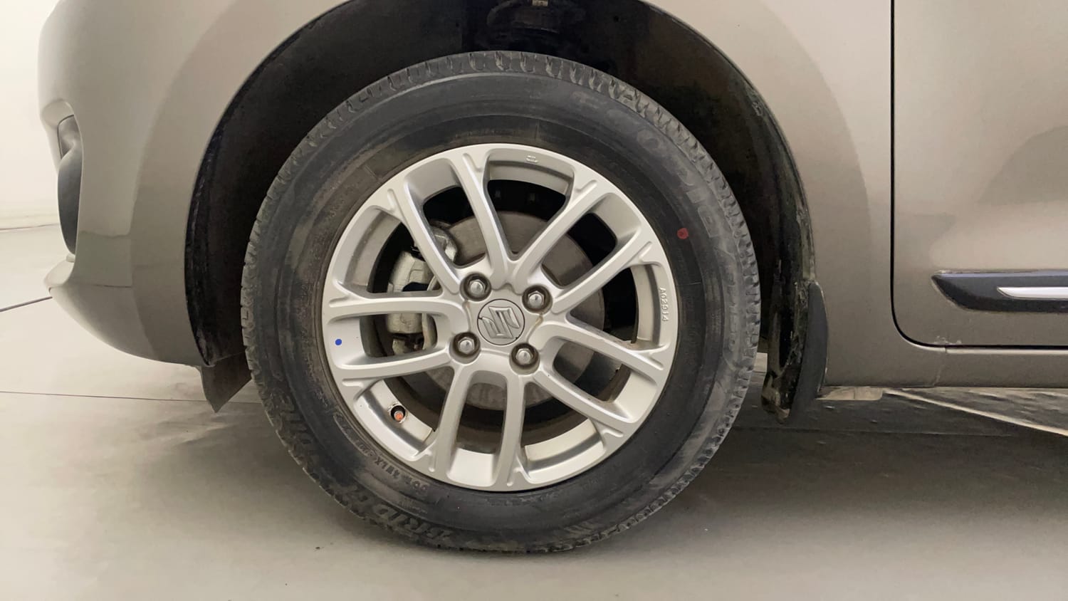Used 2023 Maruti Suzuki Swift ZXi AMT Petrol Automatic tyres LEFT FRONT TYRE RIM VIEW