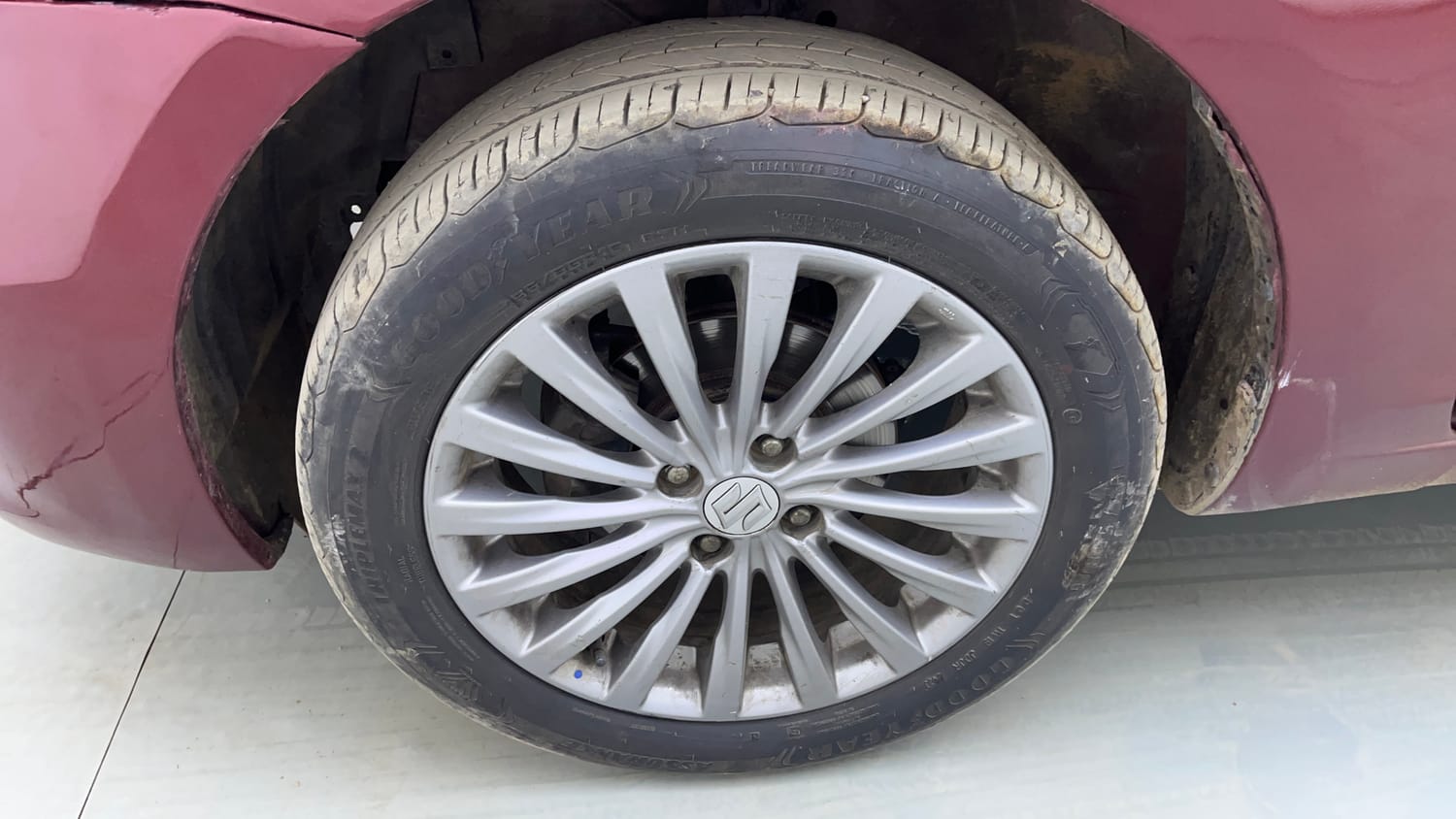 Used 2017 Maruti Suzuki Ciaz Alpha 1.4 AT Petrol Automatic tyres LEFT FRONT TYRE RIM VIEW
