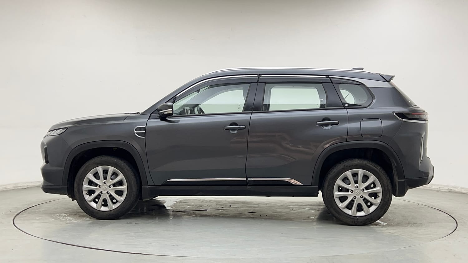 Used 2025 Maruti Suzuki Grand Vitara Delta Smart Hybrid Petrol Manual exterior LEFT SIDE VIEW