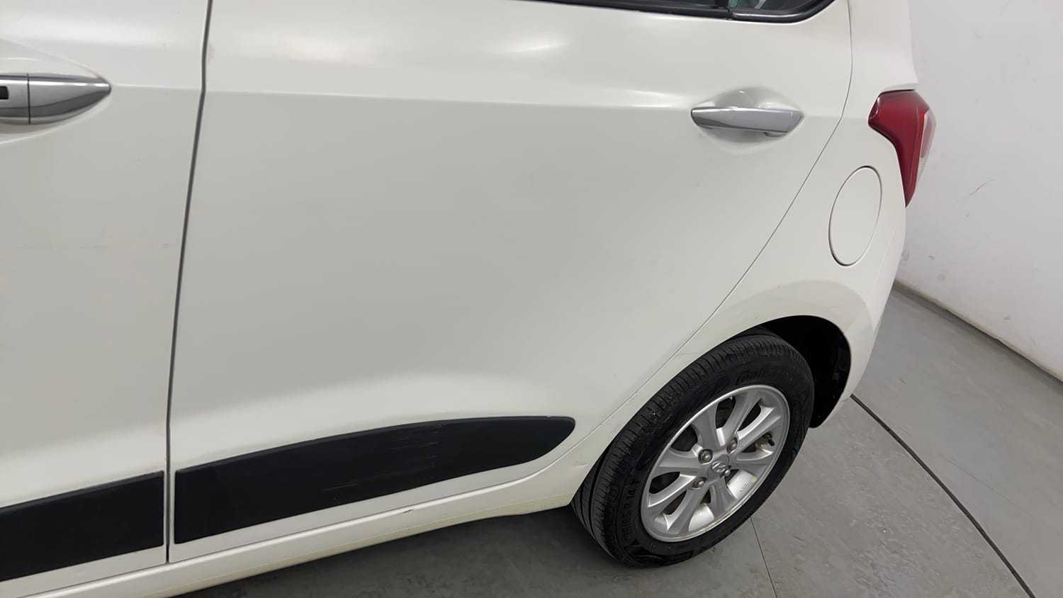 Used 2014 Hyundai Grand i10 Asta AT 1.2 Kappa VTVT Petrol Automatic dents MINOR SCRATCH