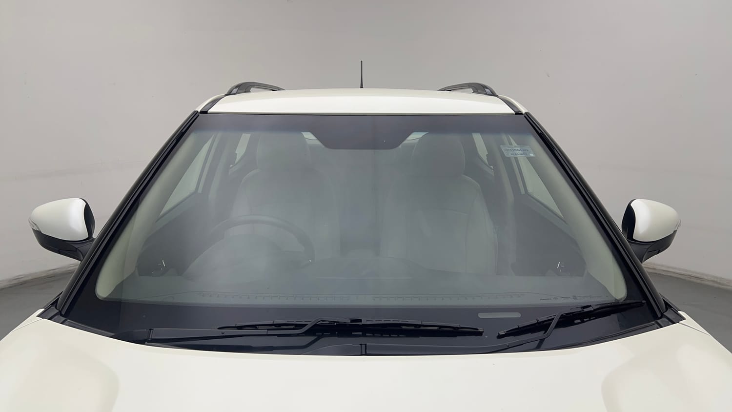 Used 2022 Mahindra XUV 300 W8 (O) 1.2 Petrol AMT Petrol Automatic exterior FRONT WINDSHIELD VIEW