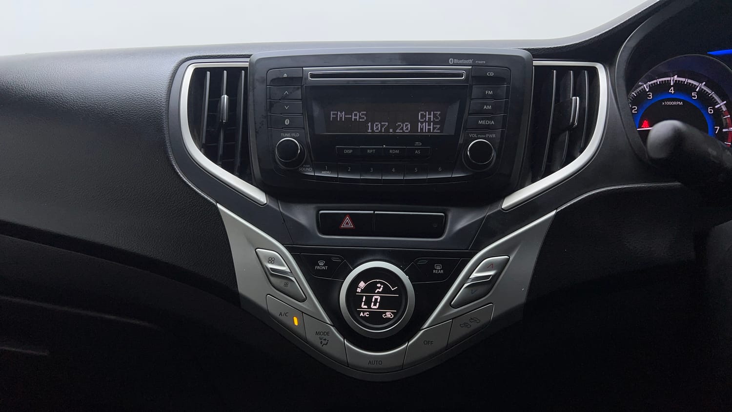 Used 2018 Maruti Suzuki Baleno Delta 1.2 Petrol Manual interior MUSIC SYSTEM & AC CONTROL VIEW