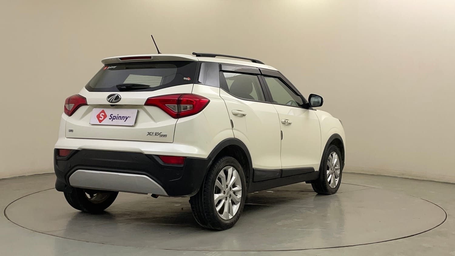Used 2021 Mahindra XUV 300 W8 1.2 Petrol Petrol Manual exterior RIGHT REAR CORNER VIEW