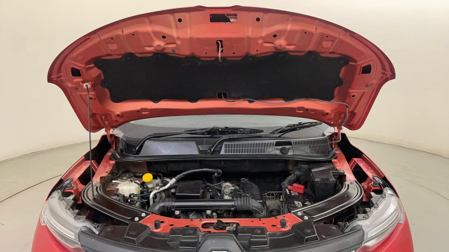 Used 2023 Renault Kiger RXT MT Petrol Manual engine ENGINE & BONNET OPEN FRONT VIEW
