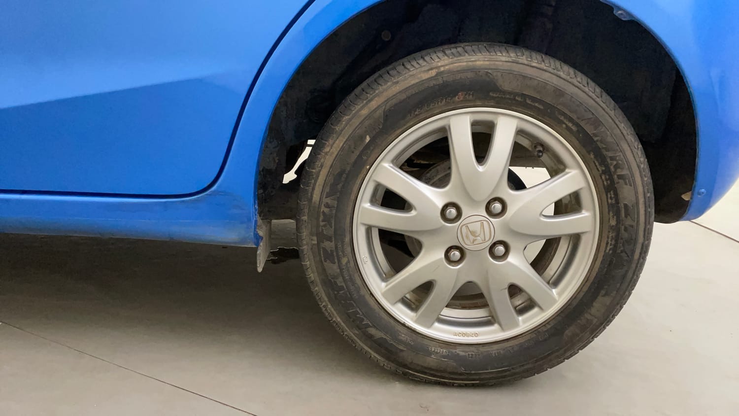 Used 2013 Honda Brio VX MT Petrol Manual tyres LEFT REAR TYRE RIM VIEW