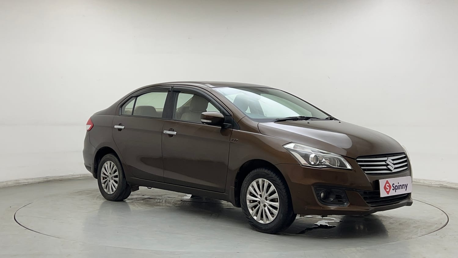Used 2016 Maruti Suzuki Ciaz ZXi Petrol Manual exterior RIGHT FRONT CORNER VIEW