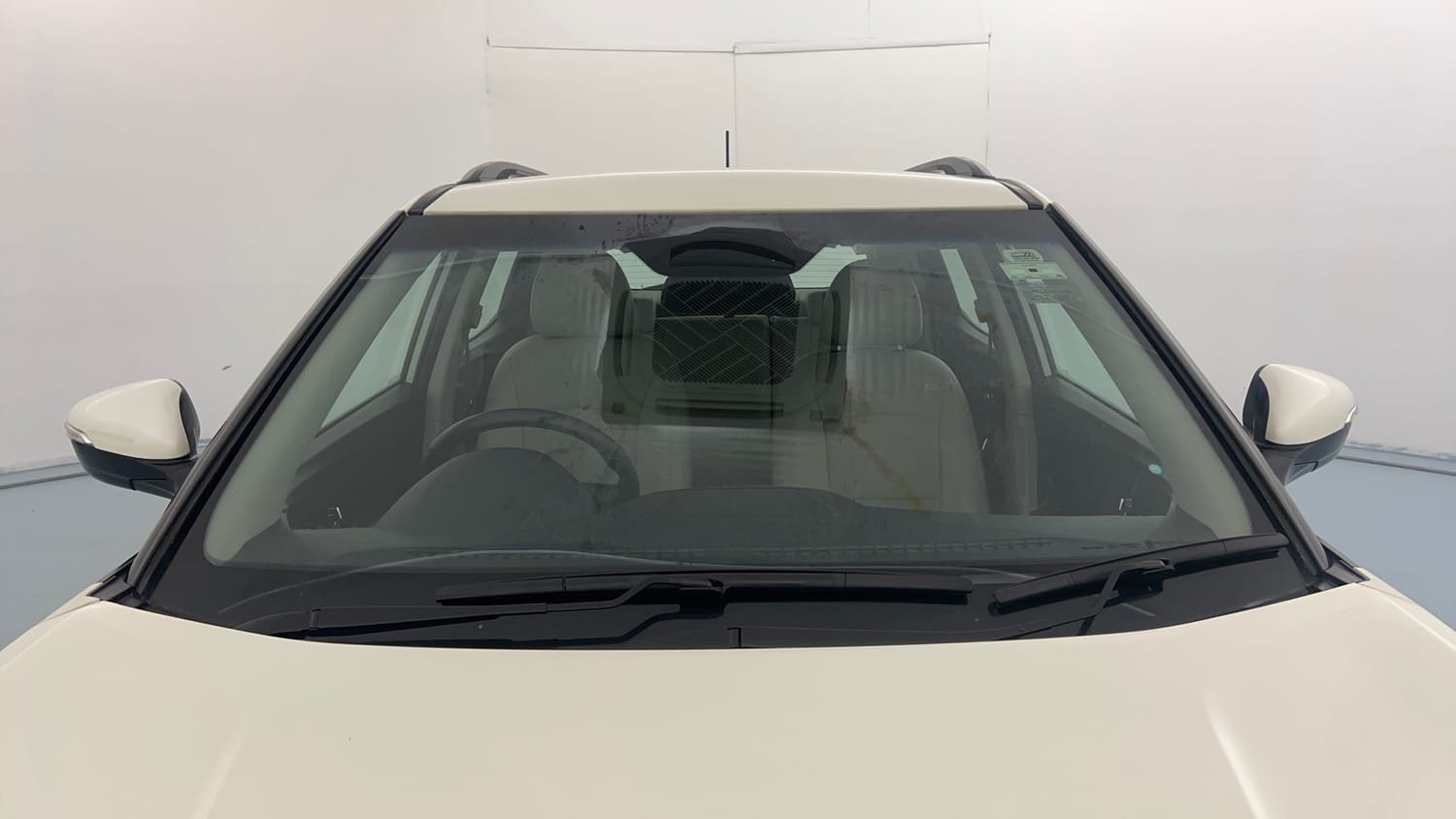 Used 2023 Mahindra XUV 300 W8 1.2 Petrol Petrol Manual exterior FRONT WINDSHIELD VIEW