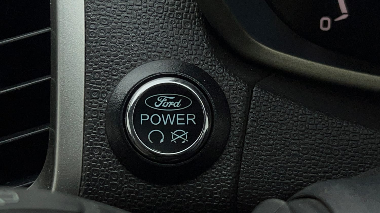 Used 2016 Ford EcoSport Titanium 1.5L Ti-VCT AT Petrol Automatic top_features Keyless start