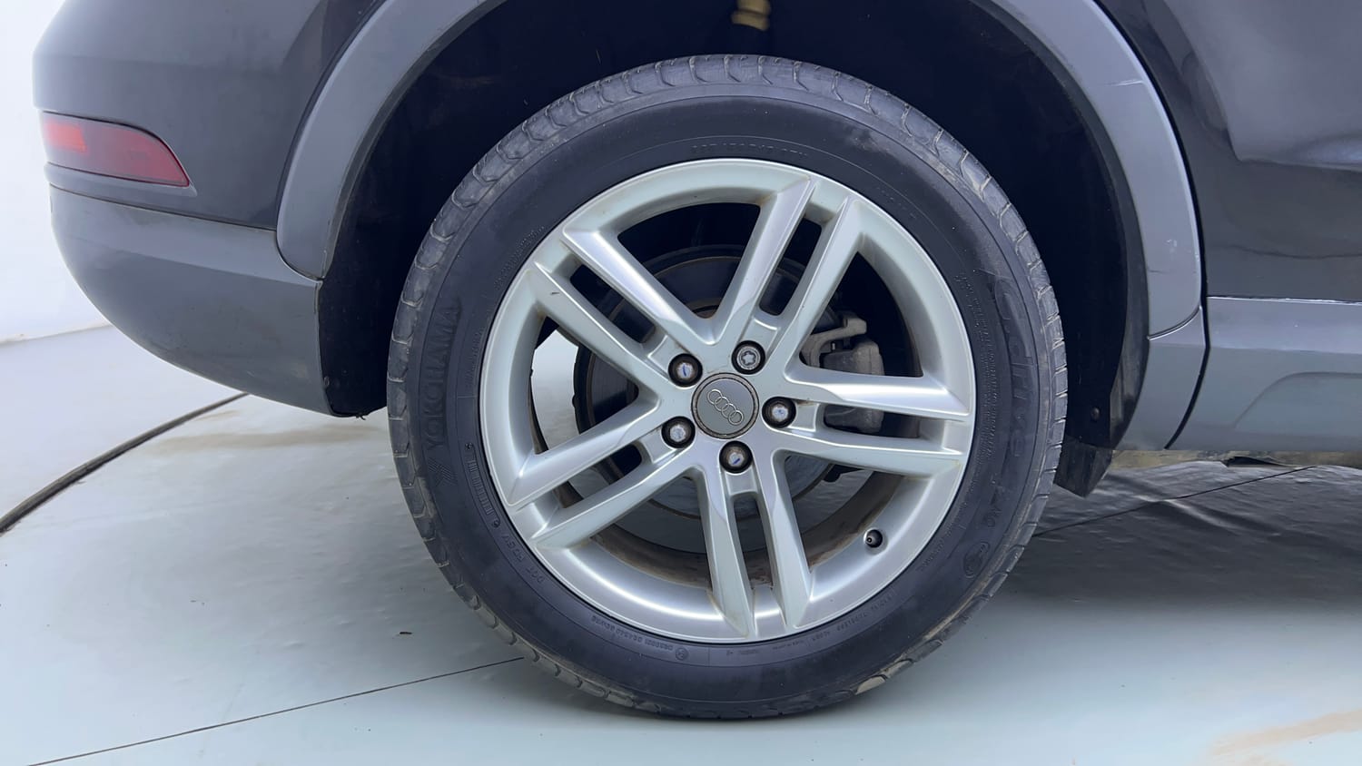 Used 2019 Audi Q3 30 TFSI Premium Petrol Automatic tyres RIGHT REAR TYRE RIM VIEW