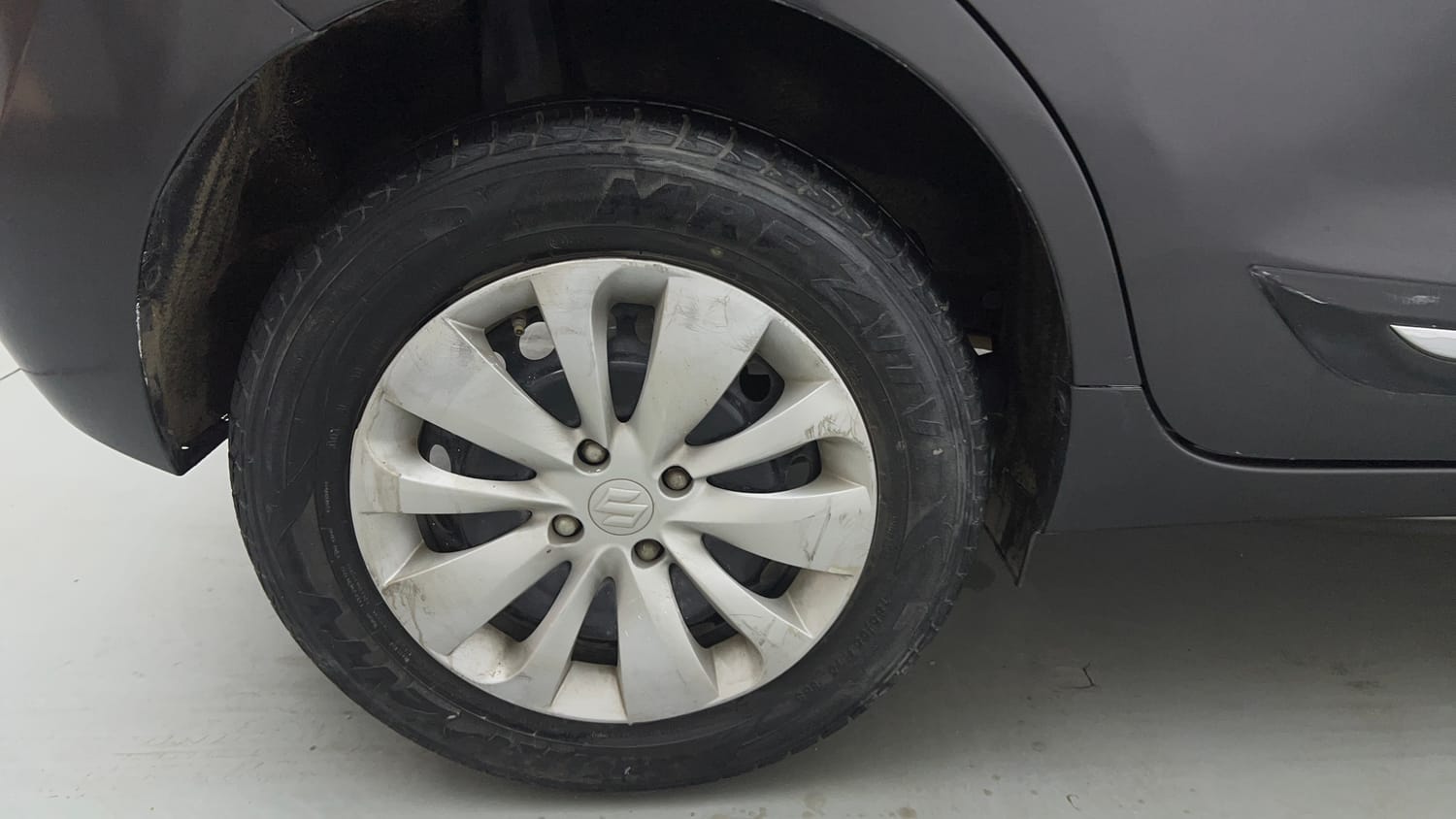 Used 2018 Maruti Suzuki Baleno Delta 1.2 Petrol Manual tyres RIGHT REAR TYRE RIM VIEW
