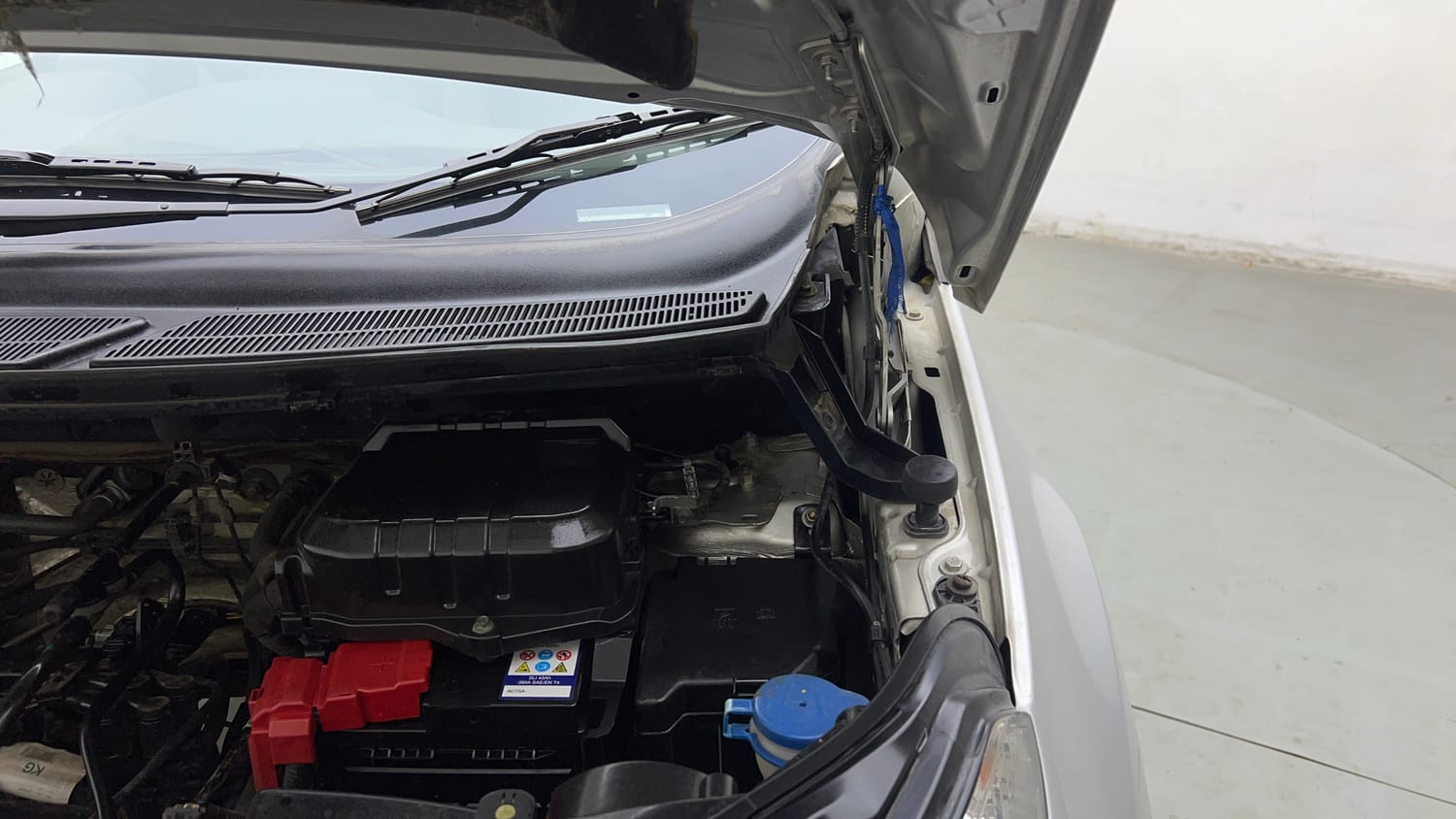 Used 2016 Ford EcoSport Titanium 1.5L Ti-VCT AT Petrol Automatic engine ENGINE LEFT SIDE HINGE & APRON VIEW