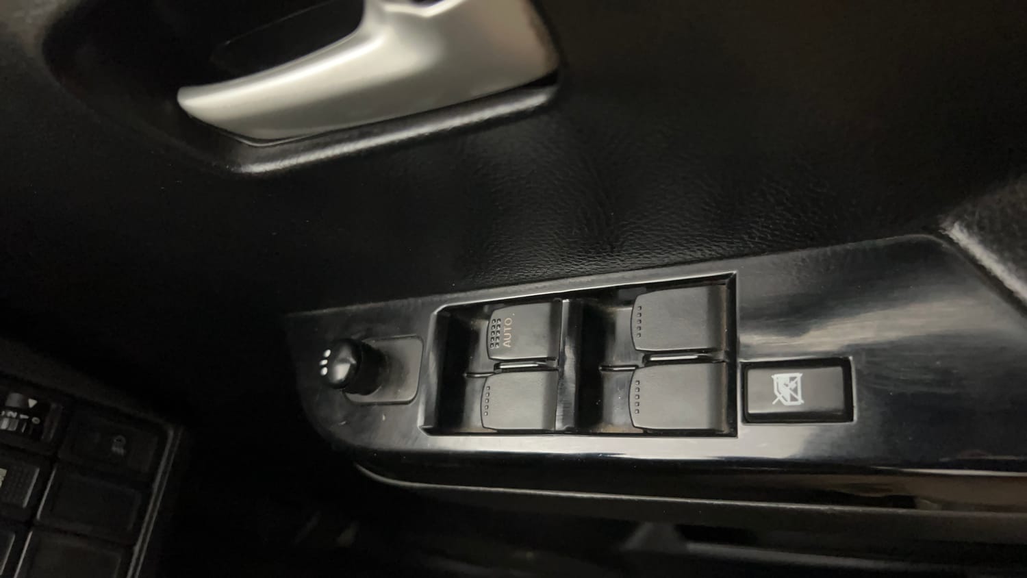 Used 2018 Maruti Suzuki Wagon R 1.0 VXI AMT (O) Petrol Automatic top_features Adjustable ORVM