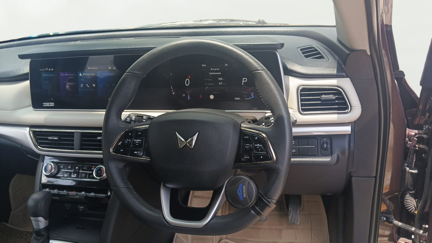 Used 2025 Mahindra XUV700 AX7 Luxury Pack Petrol AT 7 STR Petrol Automatic interior STEERING VIEW