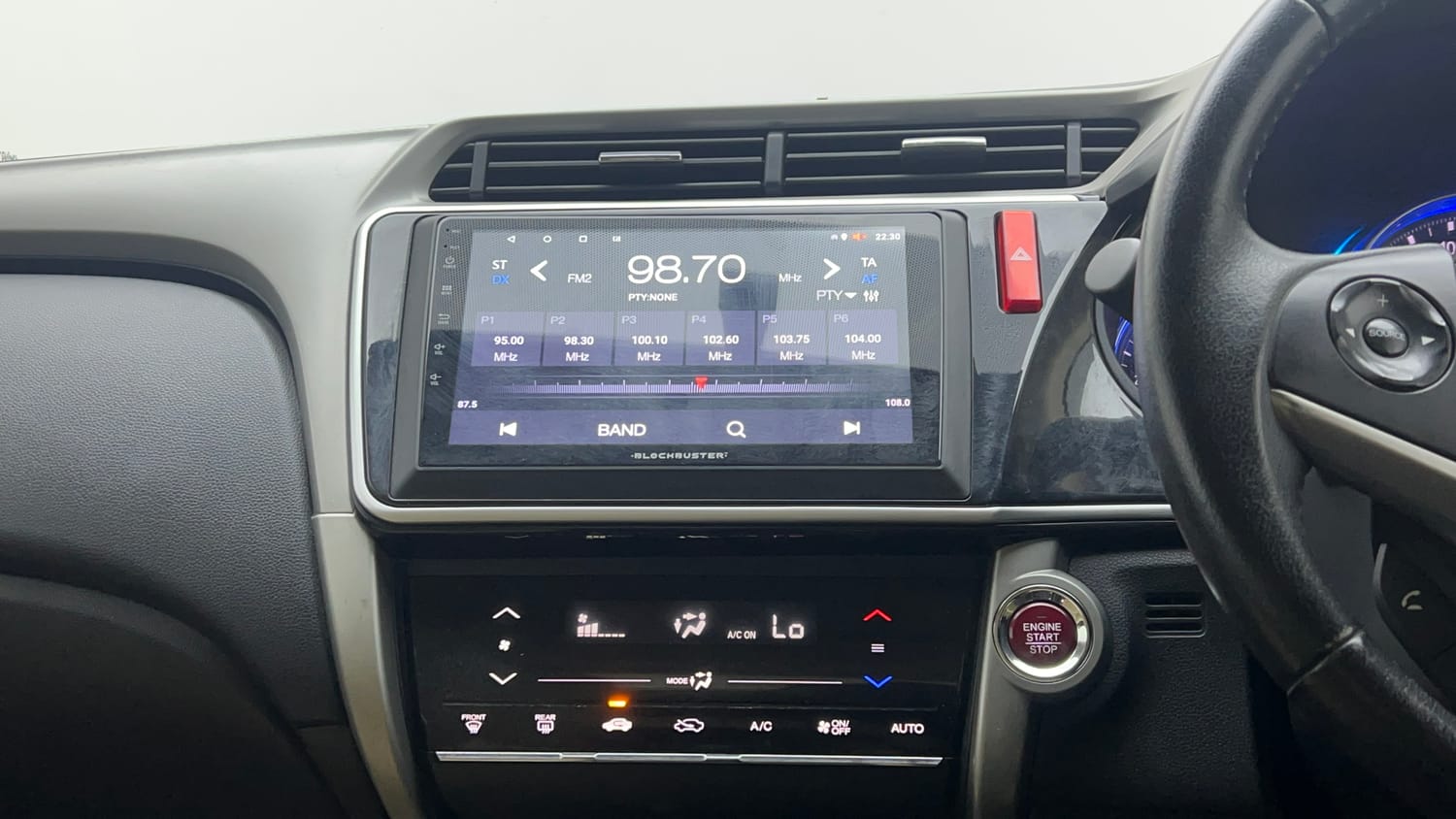 Used 2016 Honda City VX Petrol Manual interior MUSIC SYSTEM & AC CONTROL VIEW