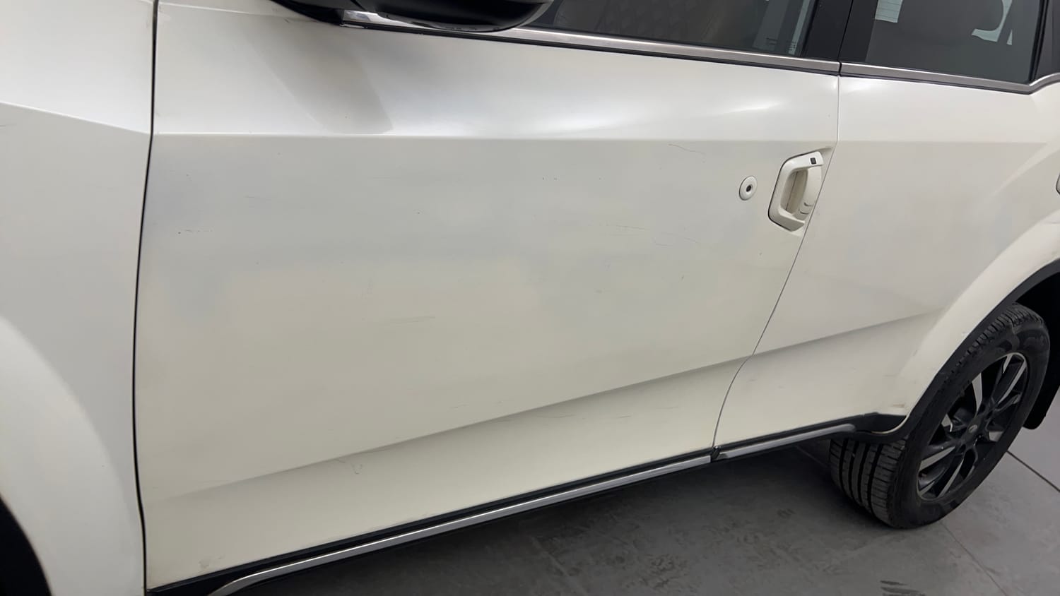 Used 2018 Mahindra XUV500 W11 Diesel Manual dents MINOR DENT