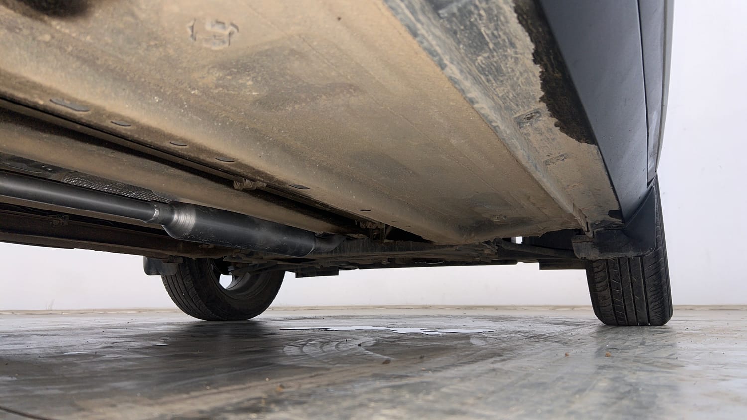 Used 2023 Nissan Magnite XV Petrol Manual extra REAR RIGHT UNDERBODY VIEW