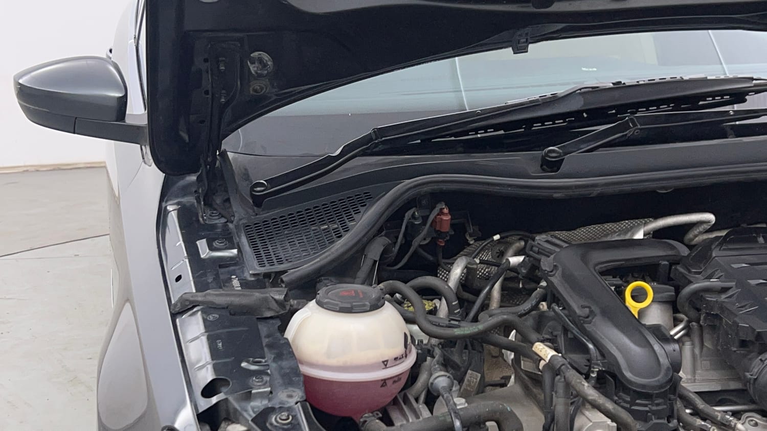 Used 2020 Skoda Rapid Style AT Petrol Automatic engine ENGINE RIGHT SIDE HINGE & APRON VIEW