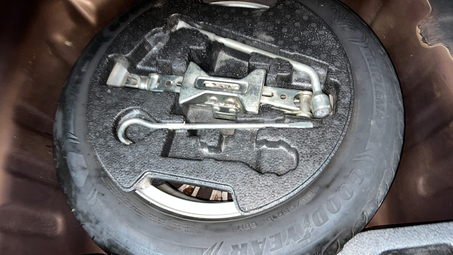 Used 2016 Maruti Suzuki Ciaz ZXi Petrol Manual tyres SPARE TYRE VIEW