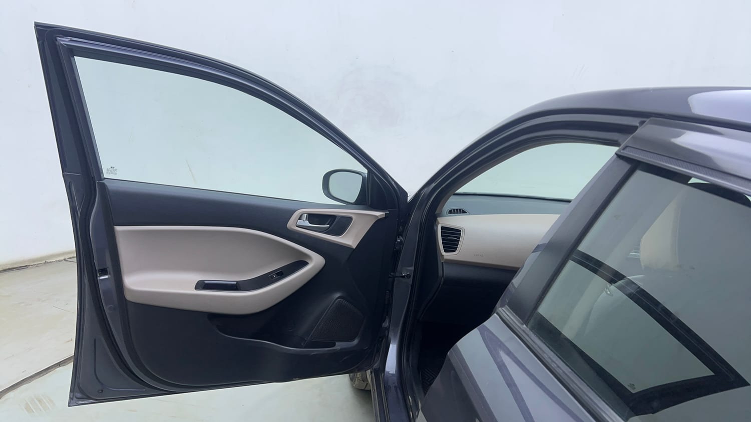 Used 2019 Hyundai Elite i20 Sportz Plus 1.2 Petrol Manual interior LEFT FRONT DOOR OPEN VIEW