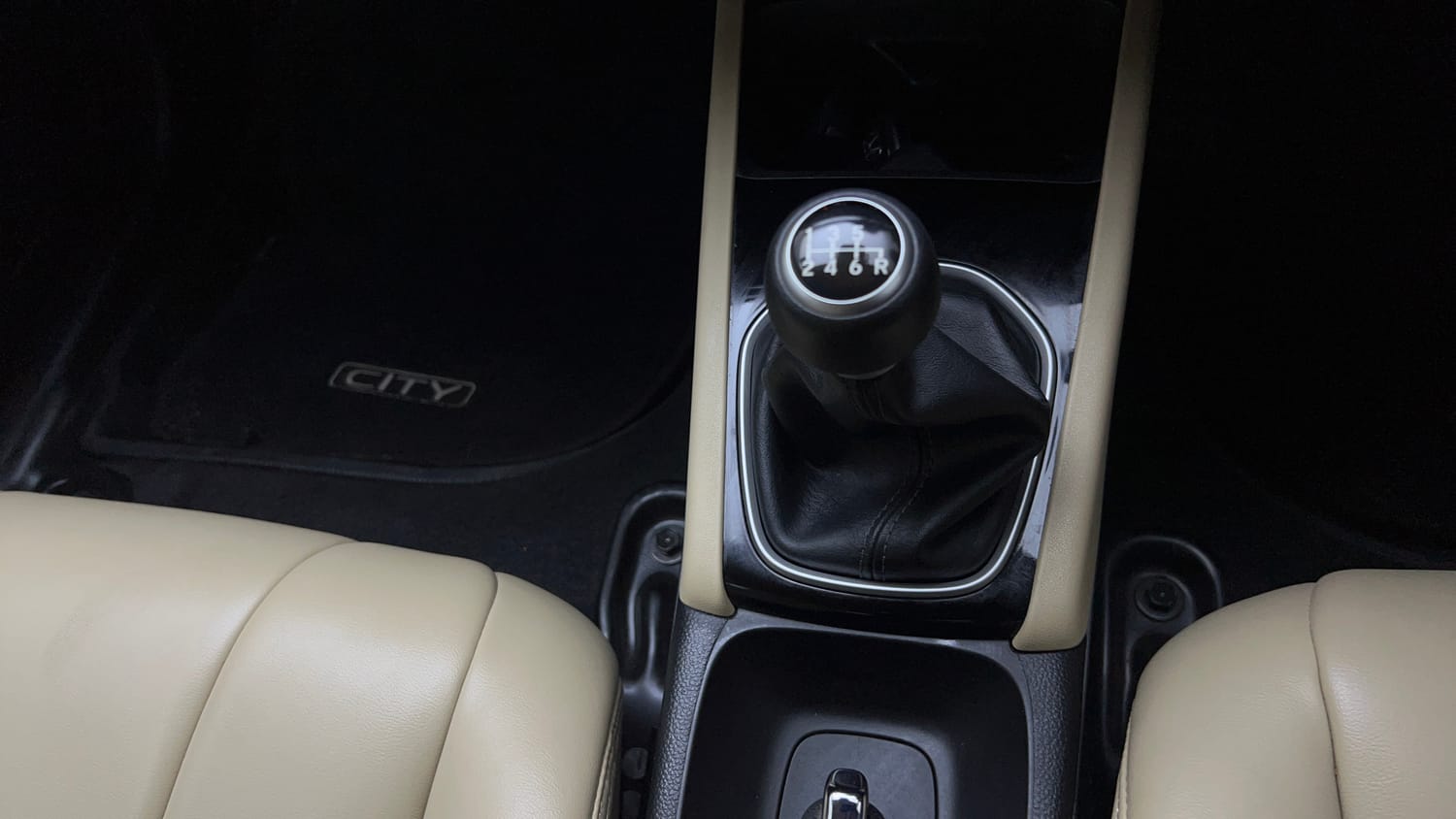 Used 2024 Honda City VX Petrol MT Petrol Manual interior GEAR  KNOB VIEW