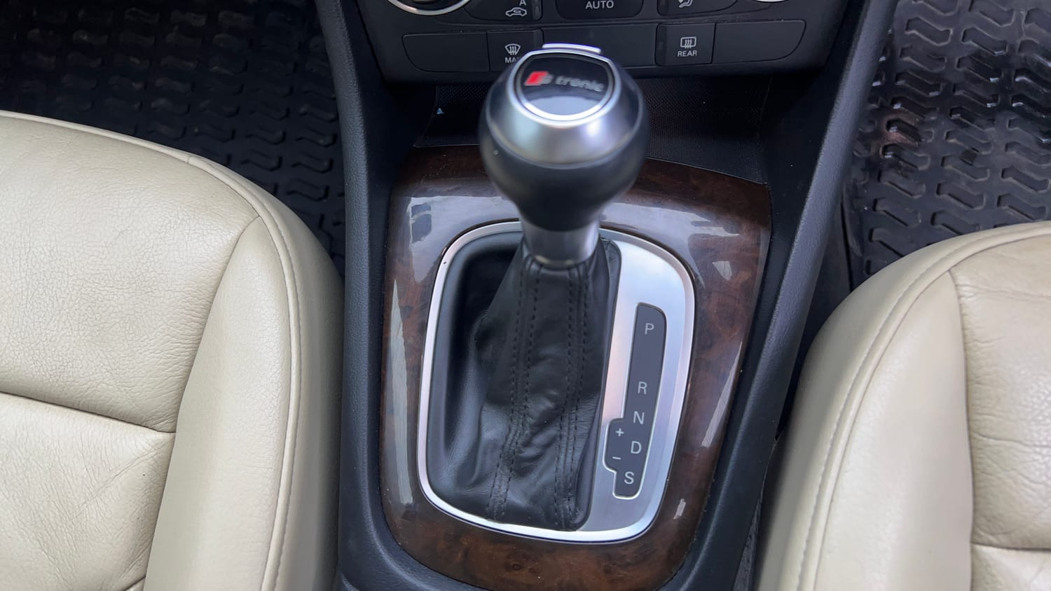 Used 2019 Audi Q3 30 TFSI Premium Petrol Automatic interior GEAR  KNOB VIEW