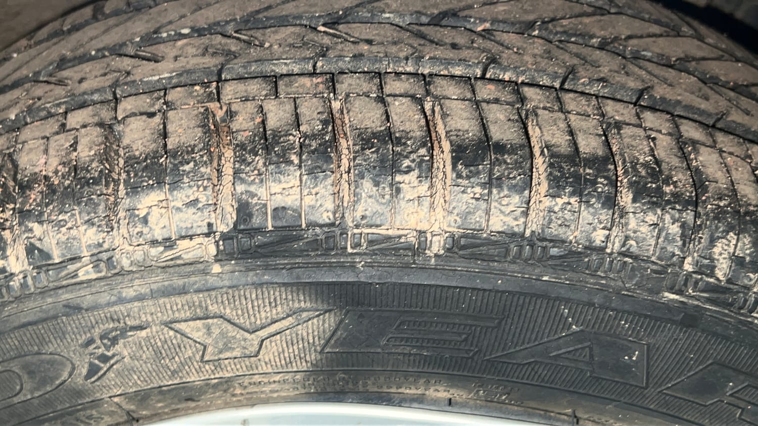 Used 2015 Hyundai Xcent S 1.2 Petrol Manual tyres LEFT REAR TYRE TREAD VIEW