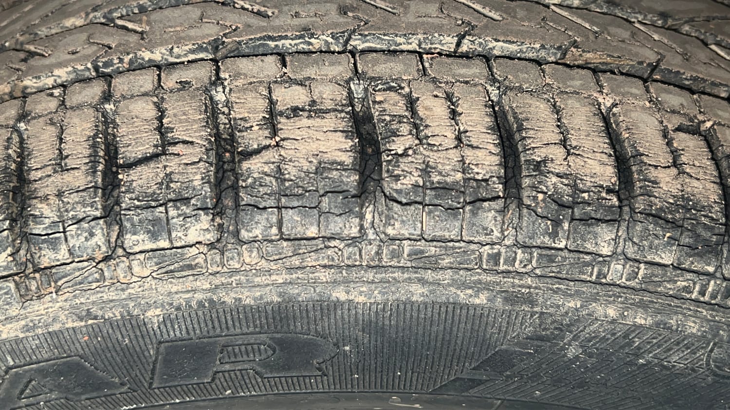 Used 2015 Hyundai Xcent S 1.2 Petrol Manual tyres LEFT FRONT TYRE TREAD VIEW