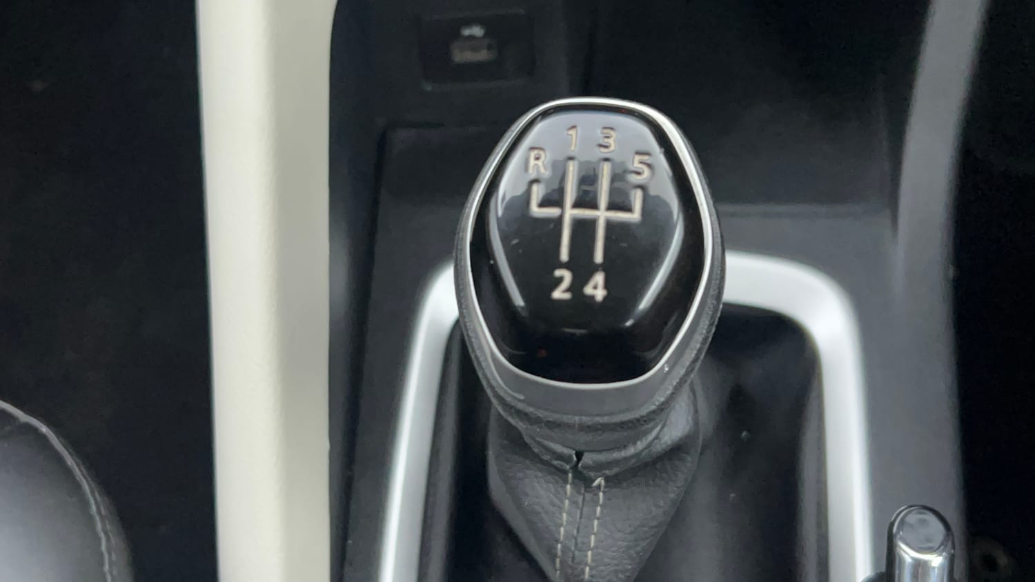 Used 2023 Nissan Magnite XV Petrol Manual interior GEAR  KNOB VIEW